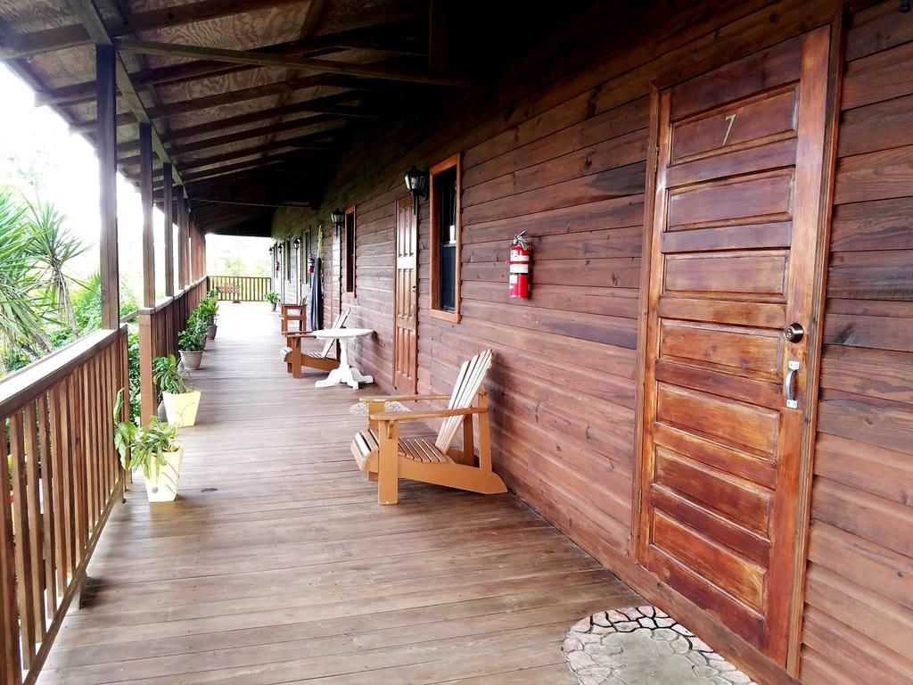 The Log Cab-Inn San Ignacio Esterno foto