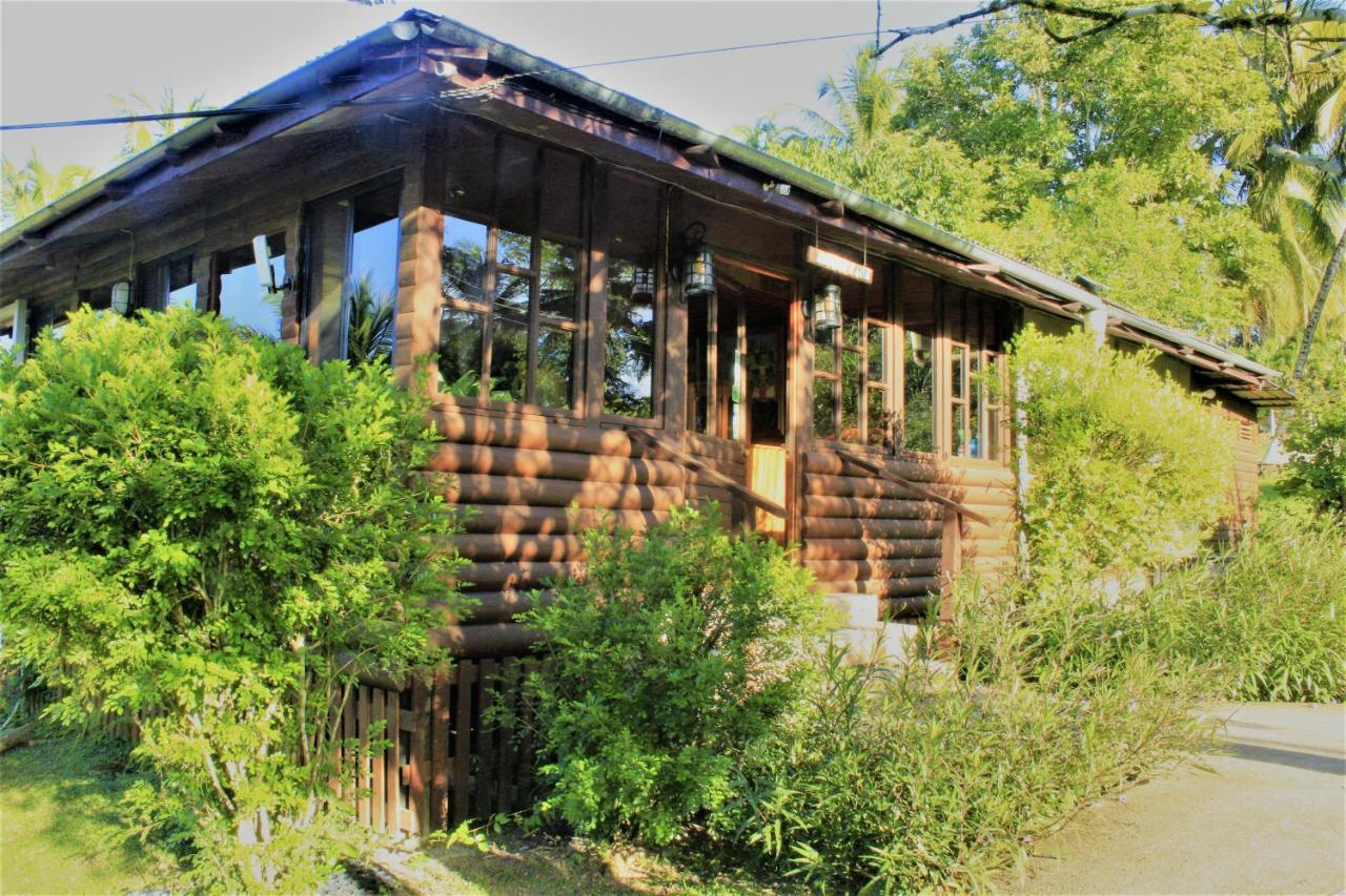 The Log Cab-Inn San Ignacio Esterno foto
