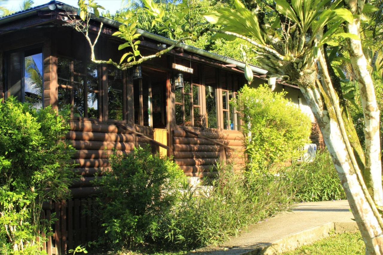 The Log Cab-Inn San Ignacio Esterno foto